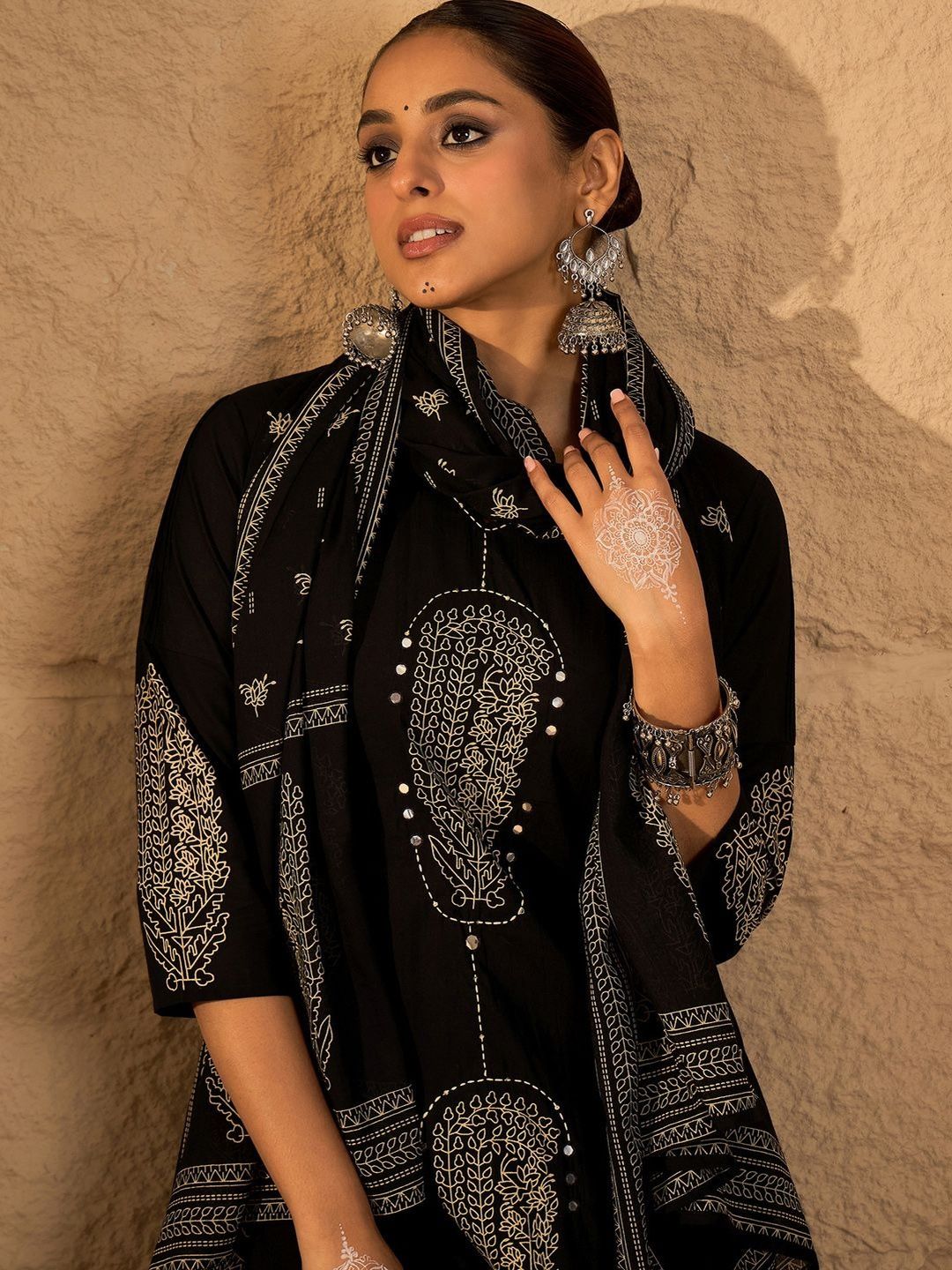 Women Ethnic Motifs Printed Regular Thread Work Pure Cotton Kurta with Trousers & With Dupatta