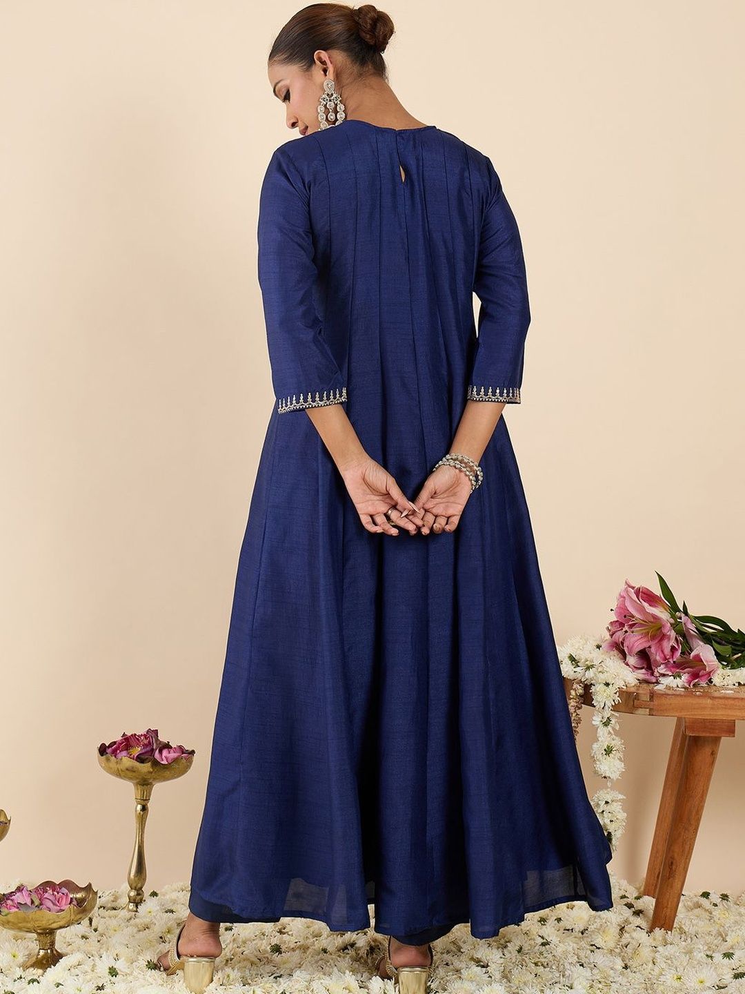 Women Ethnic Motifs Embroidered Panelled Thread Work Kurta with Trousers