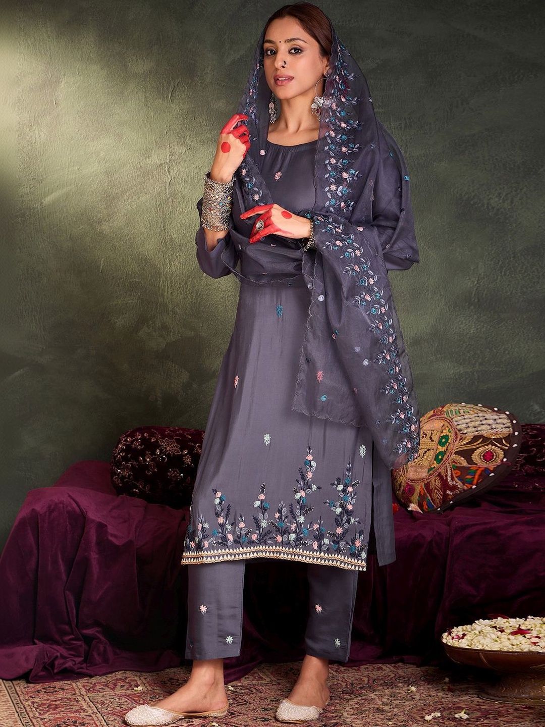 Women Floral Embroidered Regular Thread Work Kurta with Trousers & With Dupatta