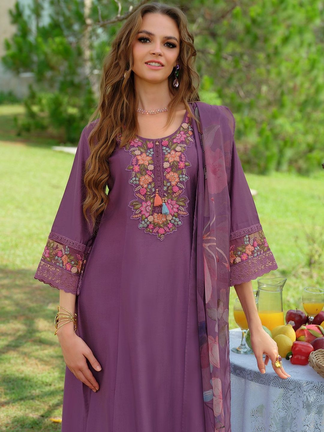 Women Floral Embroidered Regular Thread Work Liva Kurta with Trousers & With Dupatta