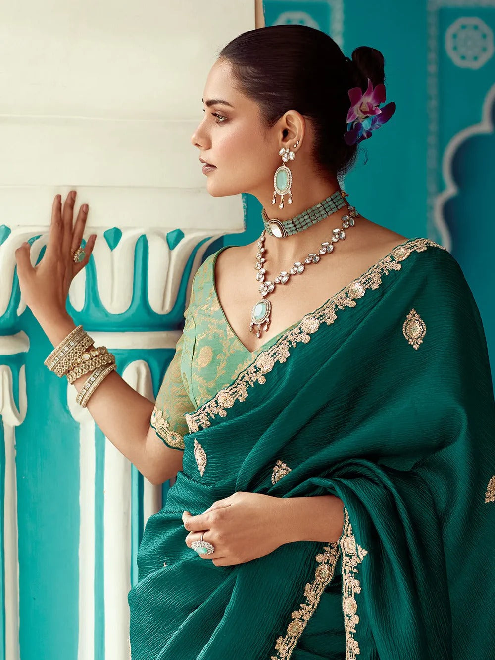 Dhiyona KM Women Premium Green Organza Wedding Saree With Crush Fabric & Embroidered Border