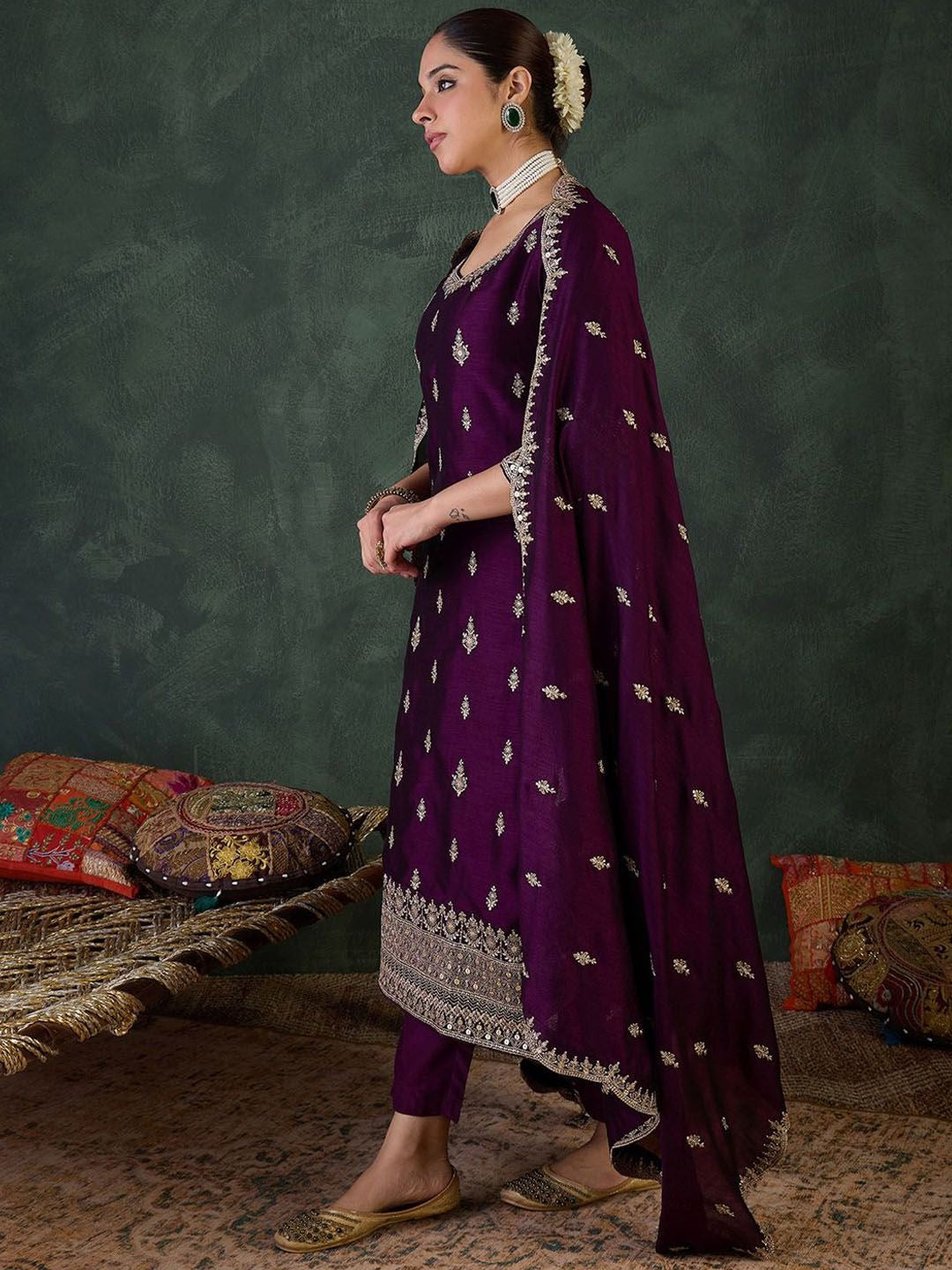 Dhiyona IE Floral Embroidered Round Neck Zari Straight Kurta With Trousers & Dupatta