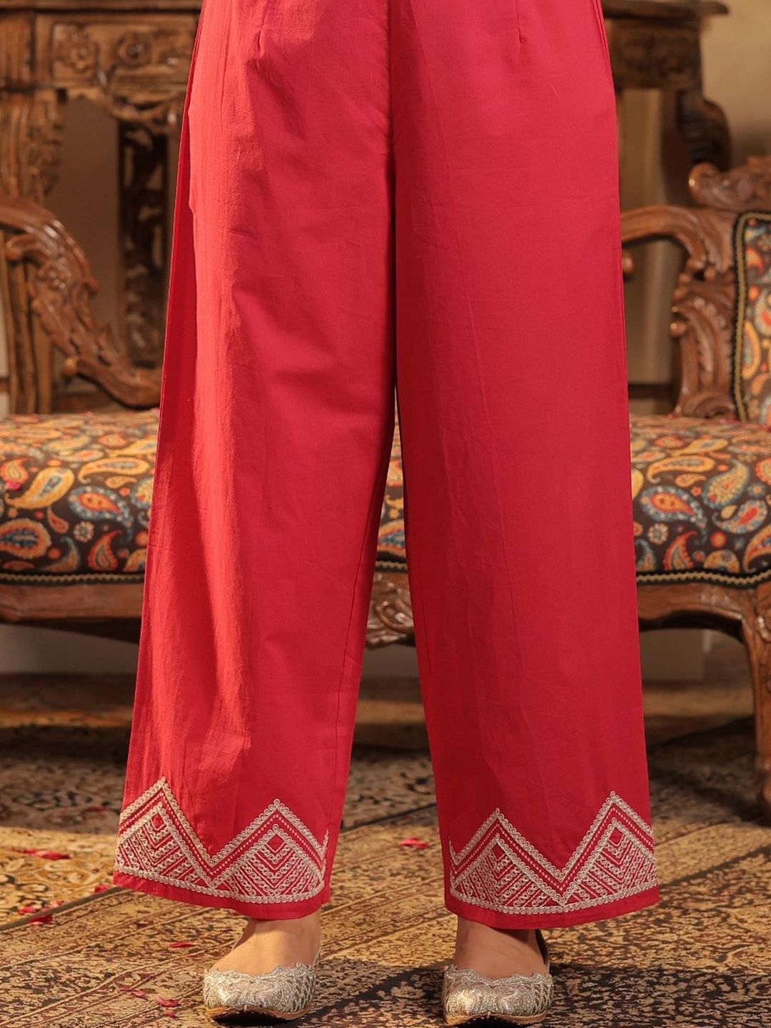 Women Geometric Embroidered Cotton Kurta with Palazzos