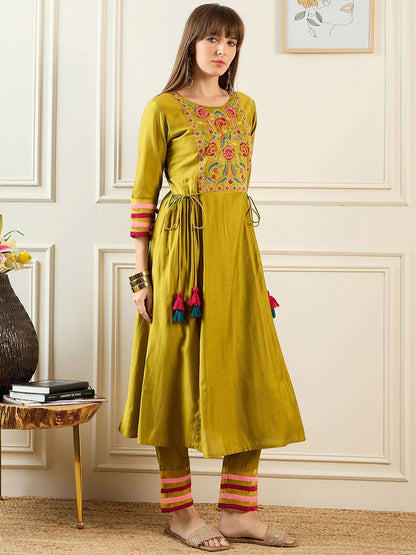 Floral Yoke Design Thread Work A-Line Liva Kurta With Trousers