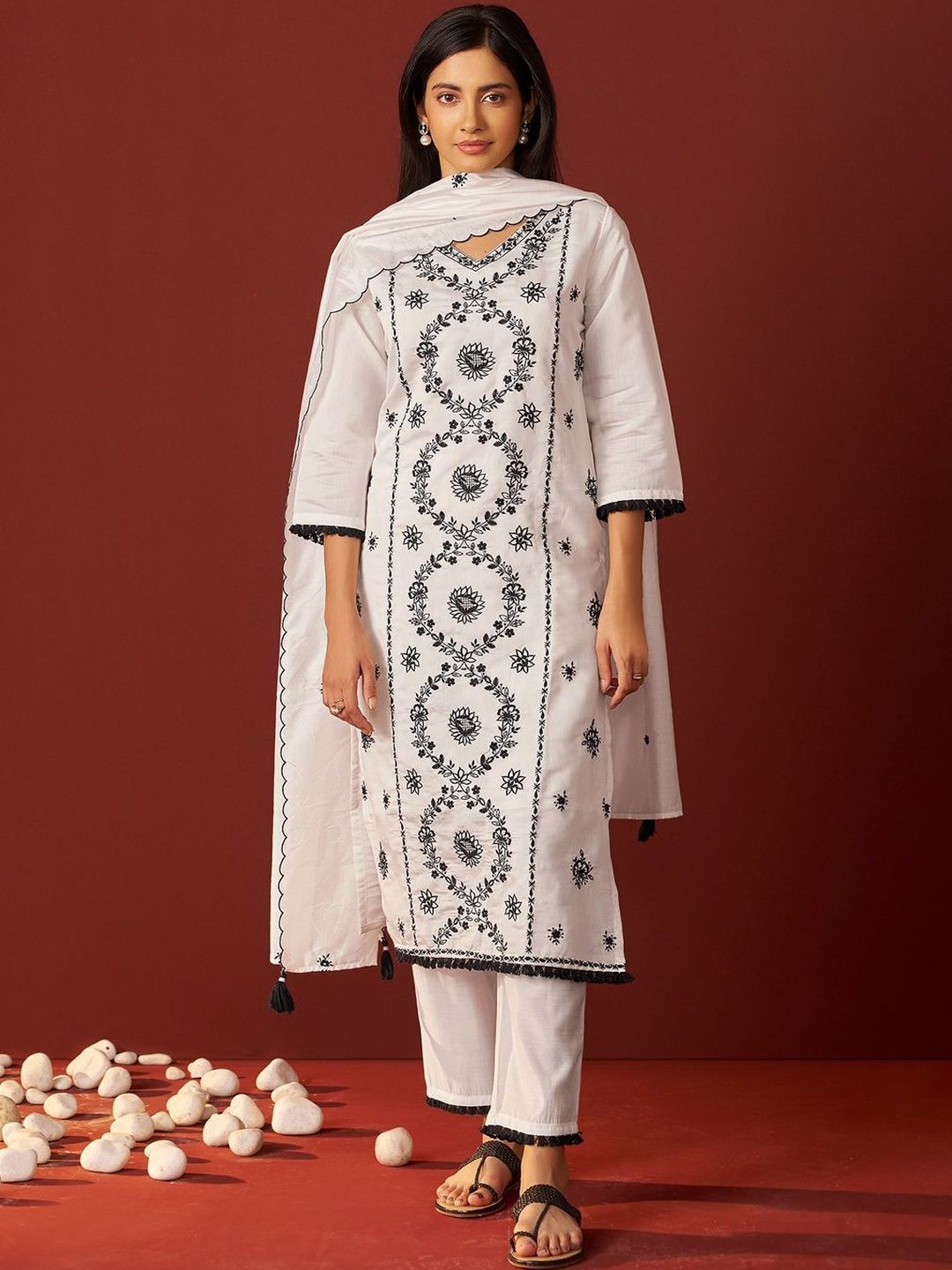 Women Ethnic Motifs Embroidered Regular Thread Work Kurta with Trousers & With Dupatta