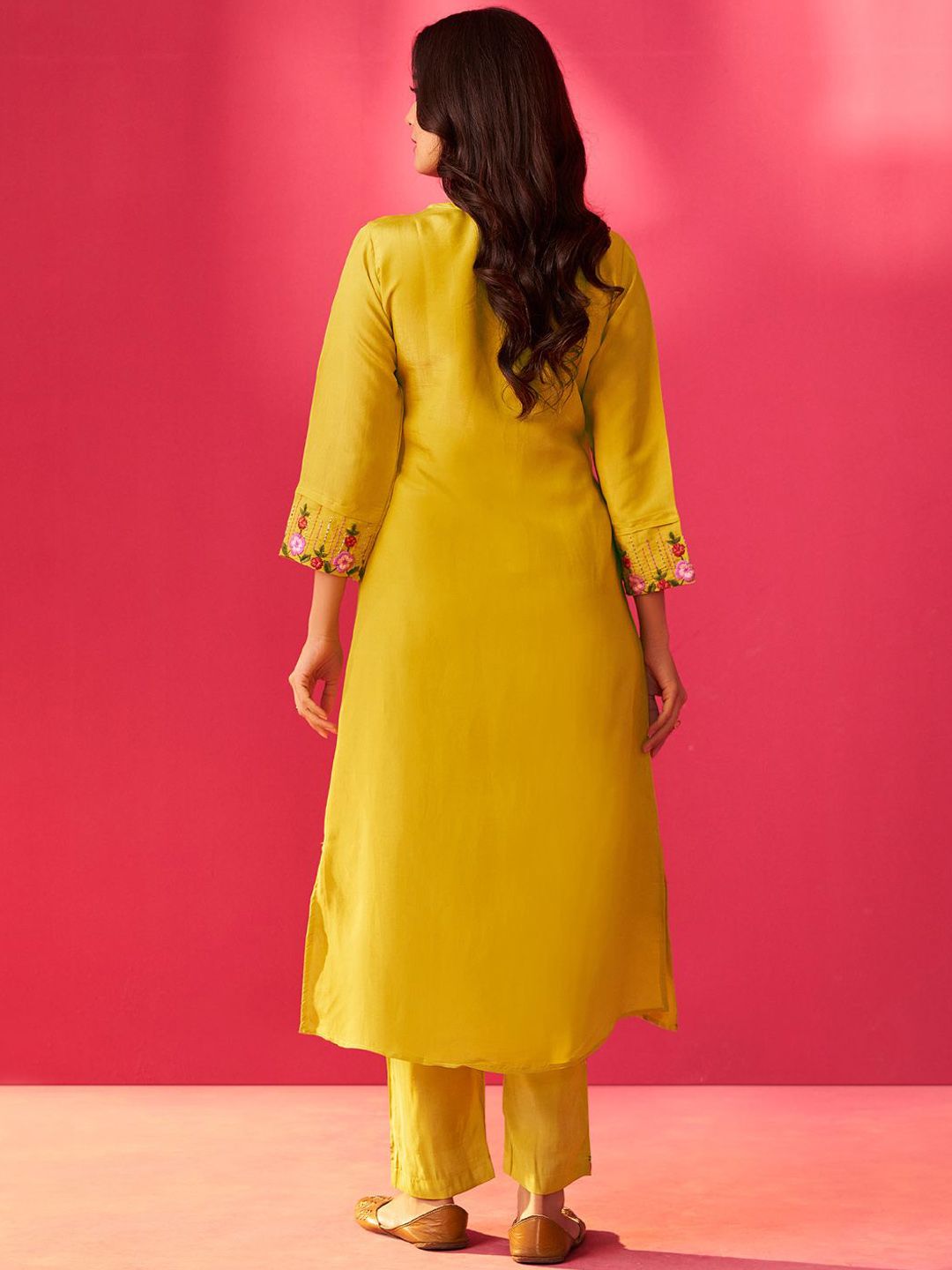 Women Floral Embroidered Kurta with Trousers