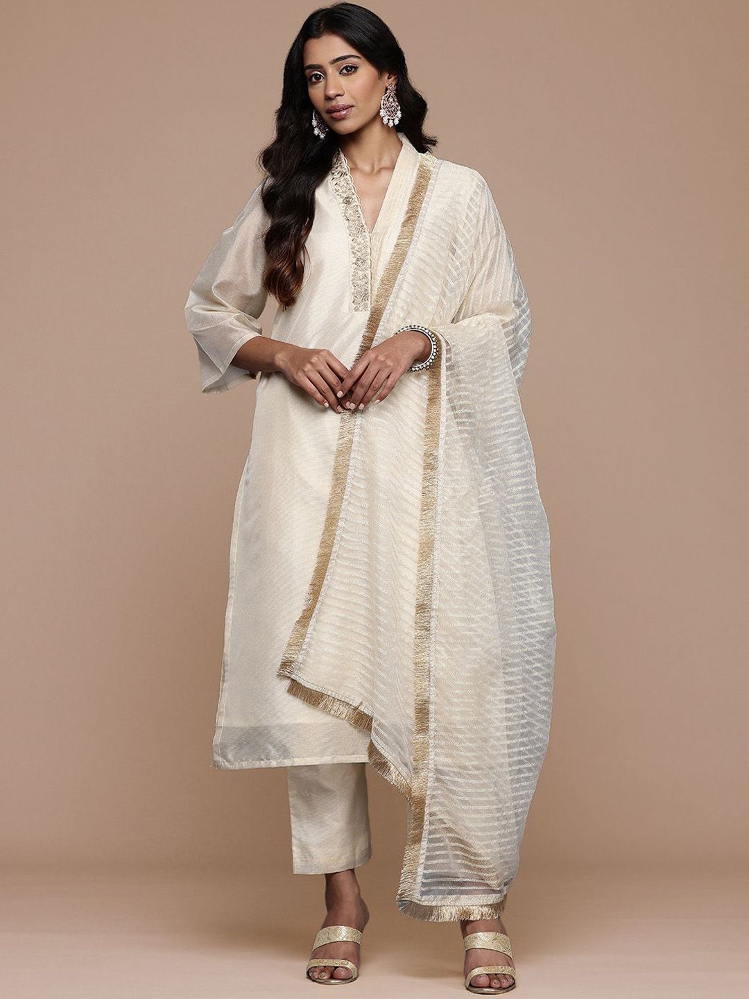 Dhiyona PD Women Floral Yoke Design V-Neck Zari Straight Kurta & Trousers With Dupatta