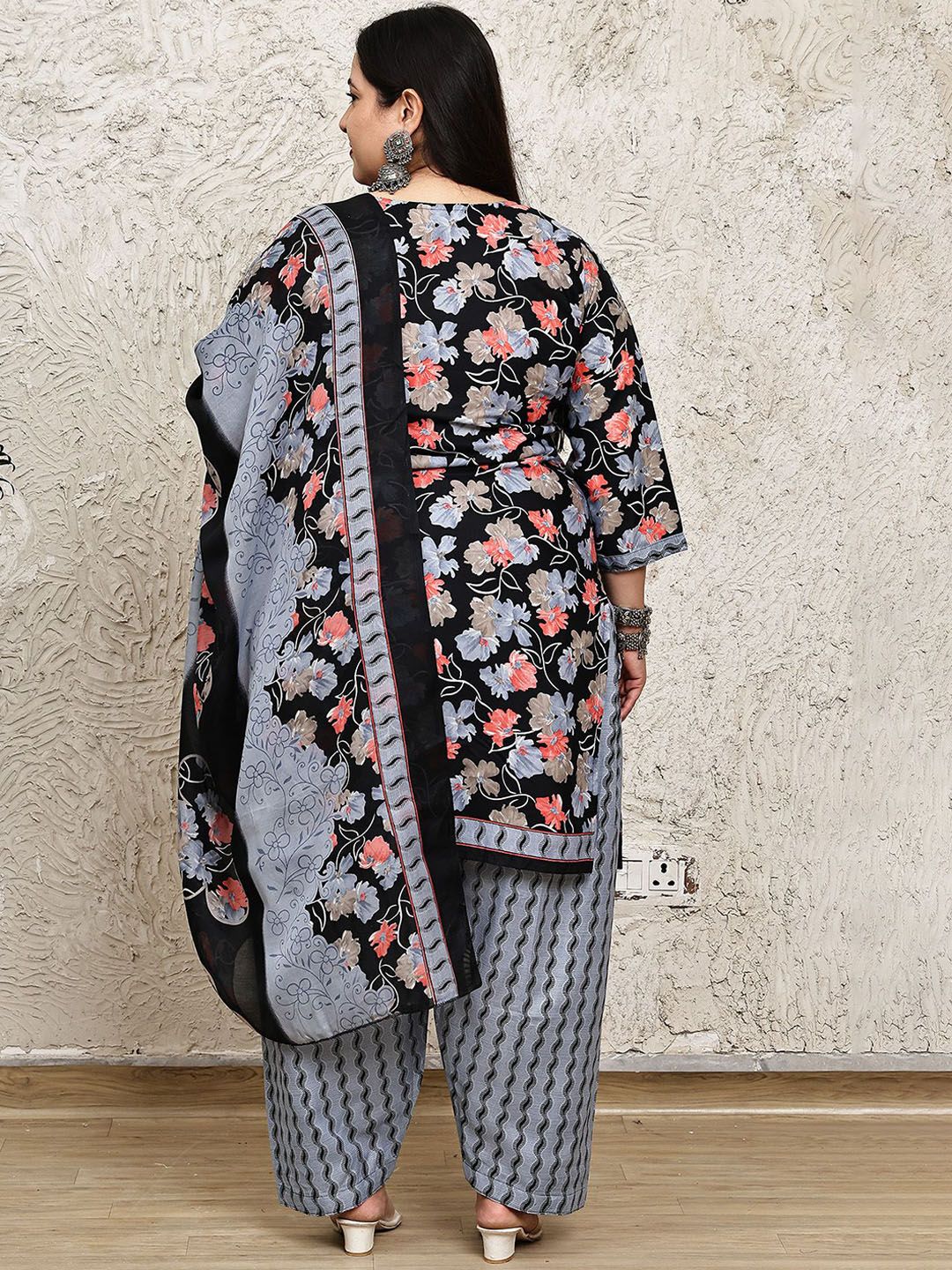 Dhiyona KL Floral Printed Round Neck Straight Kurta With Salwar & Dupatta