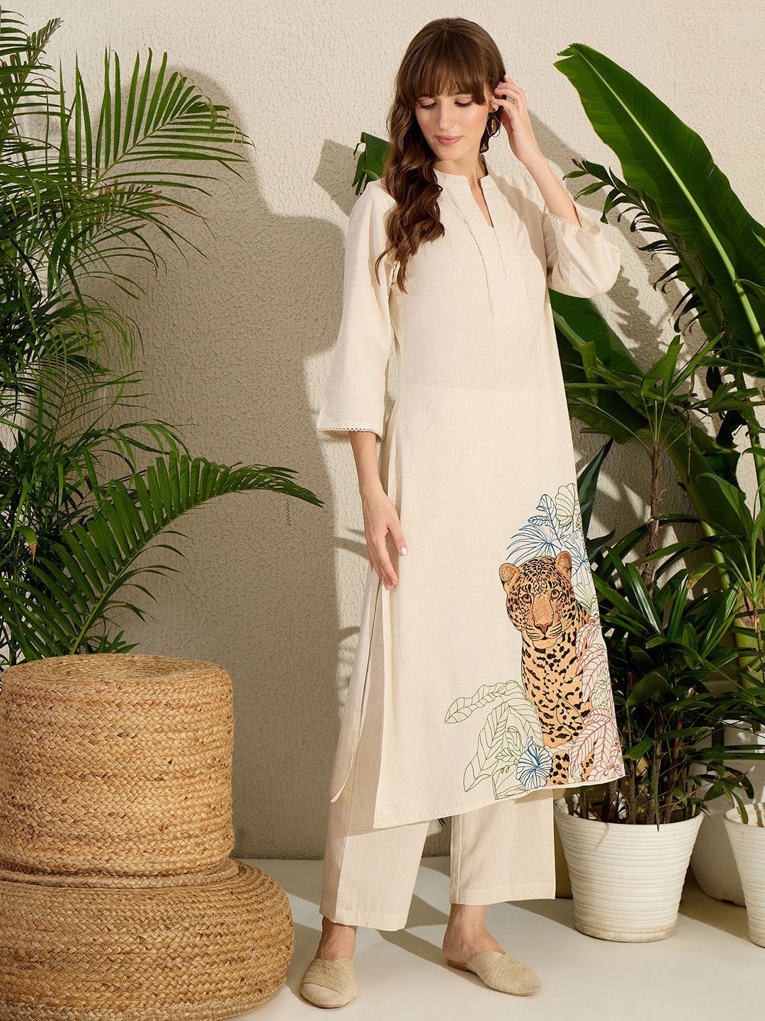 Dhiyona IE Women Embroidered Mandarin Collar Top & Trousers Co-Ords
