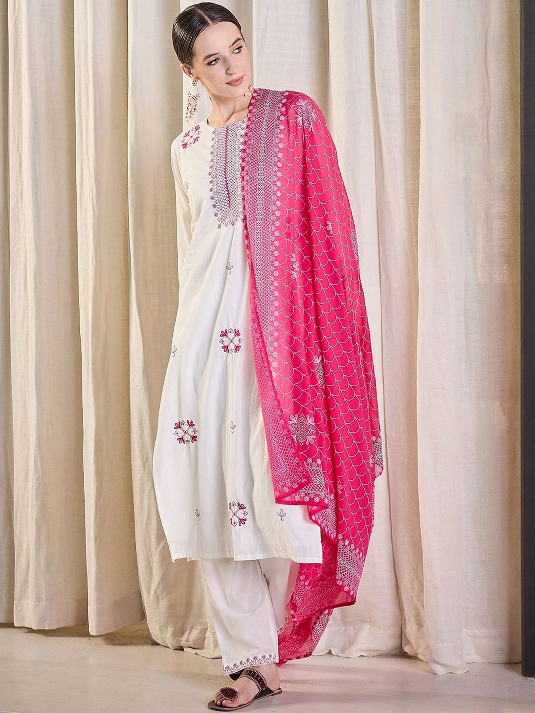 Women Ethnic Motifs Embroidered Regular Thread Work Pure Cotton Kurta with Trousers & With Dupatta