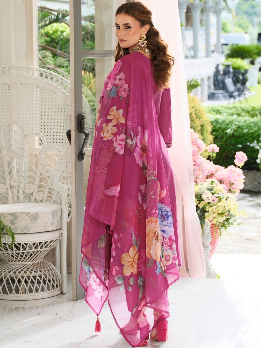 Women Floral Embroidered Regular Thread Work Kurta with Trousers & With Dupatta