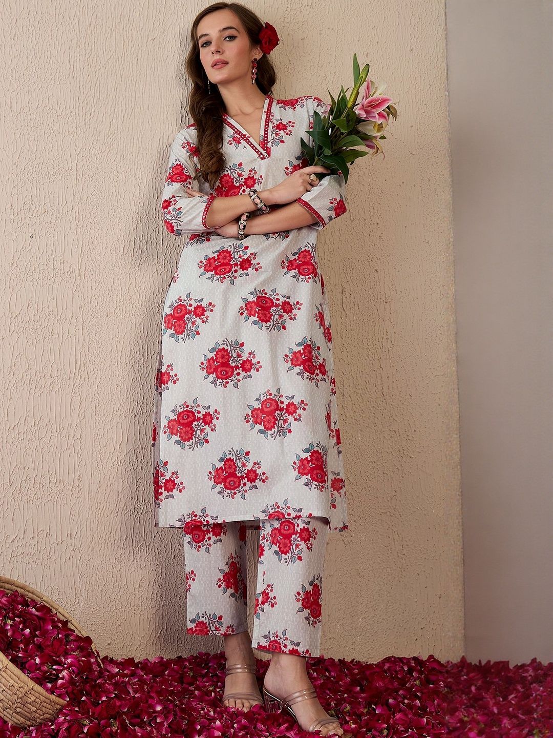Women Floral Printed Cotton Kurta with Trousers