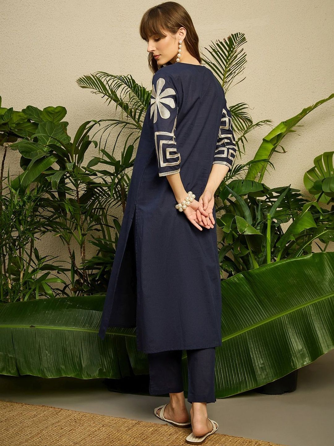 Women Ethnic Motifs Embroidered Thread Work Pure Cotton Kurta With Trouser