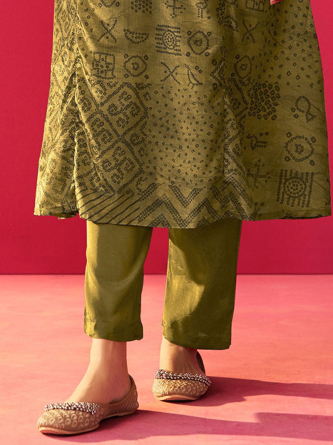 Women Ethnic Motifs Printed Straight Thread Work Kurta with Trousers