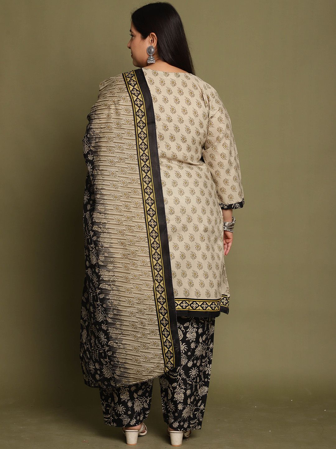 Dhiyona KL Women Floral Printed Regular Kurta with Salwar & With Dupatta