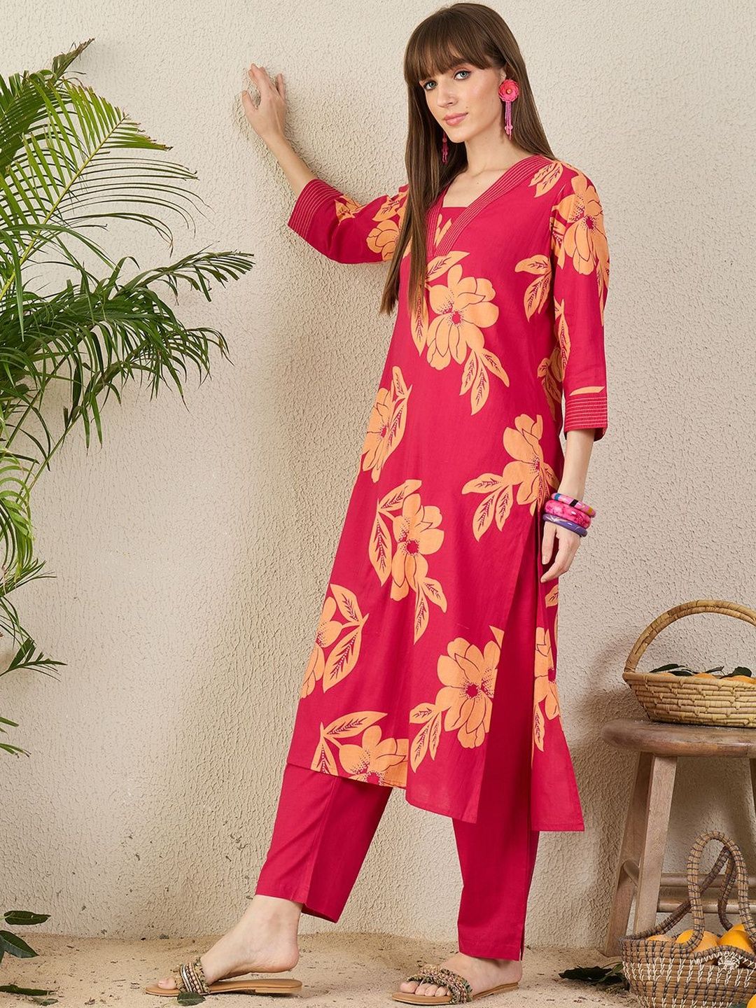 Women Floral Printed Pure Cotton Kurta with Trousers
