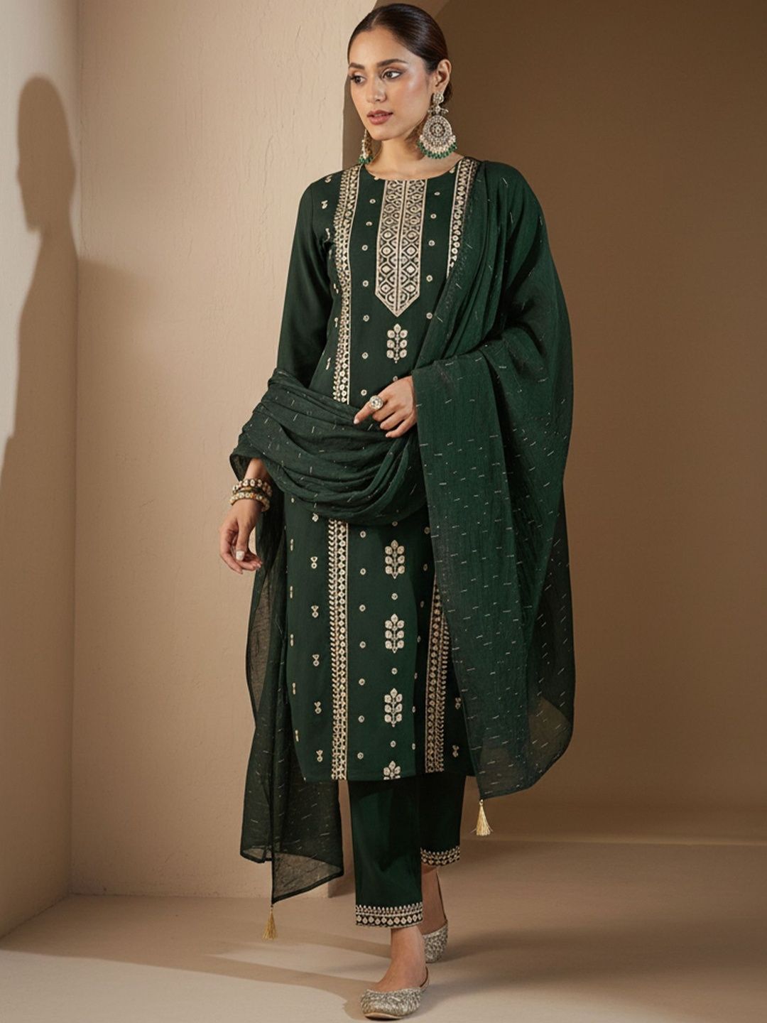 Ethnic Motifs Embroidered Round Neck Thread Work Kurta With Trousers & Dupatta