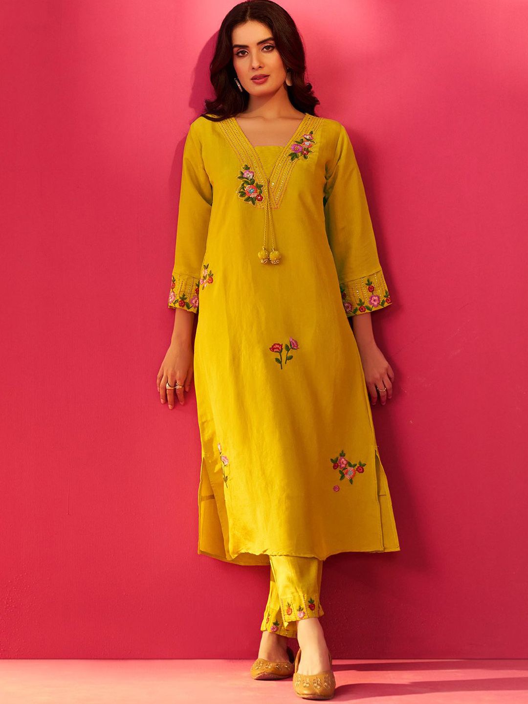 Women Floral Embroidered Kurta with Trousers