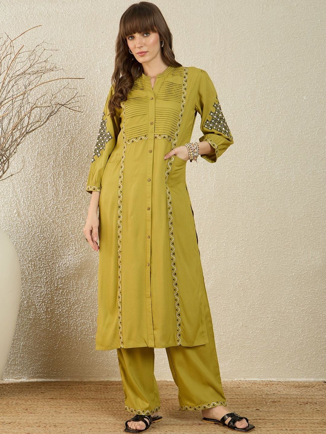 Ethnic Motifs Embroidered Thread Work Straight Kurta With Palazzos
