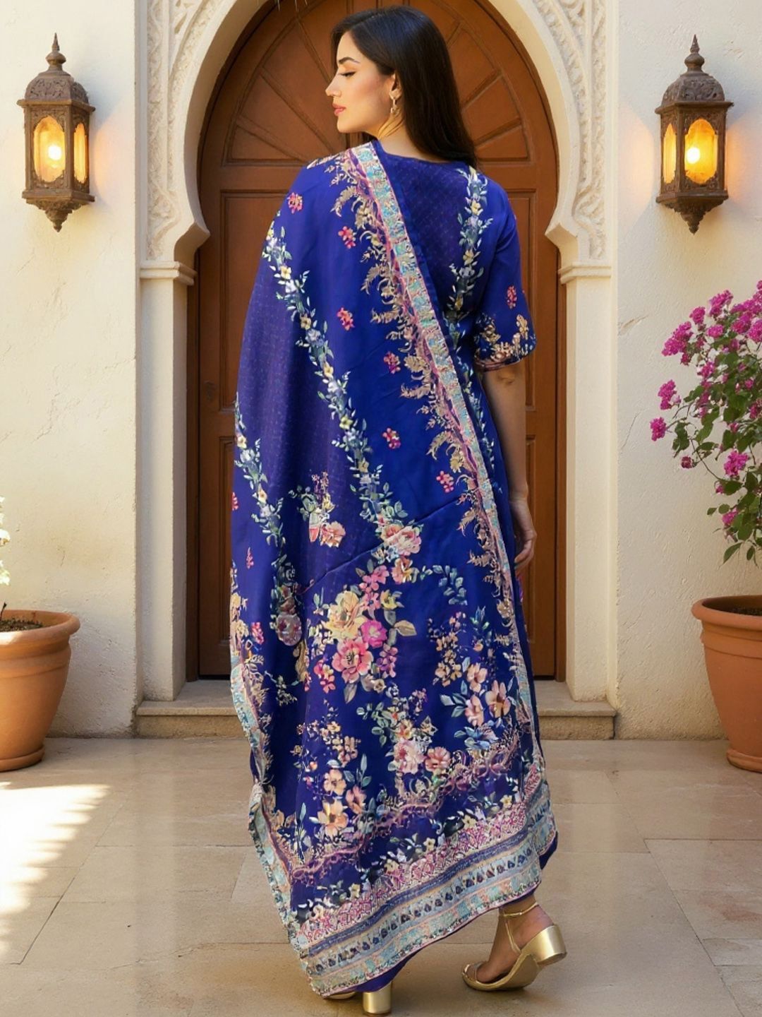 Women Floral Printed Regular Beads & Stones Kurta with Trousers & Dupatta