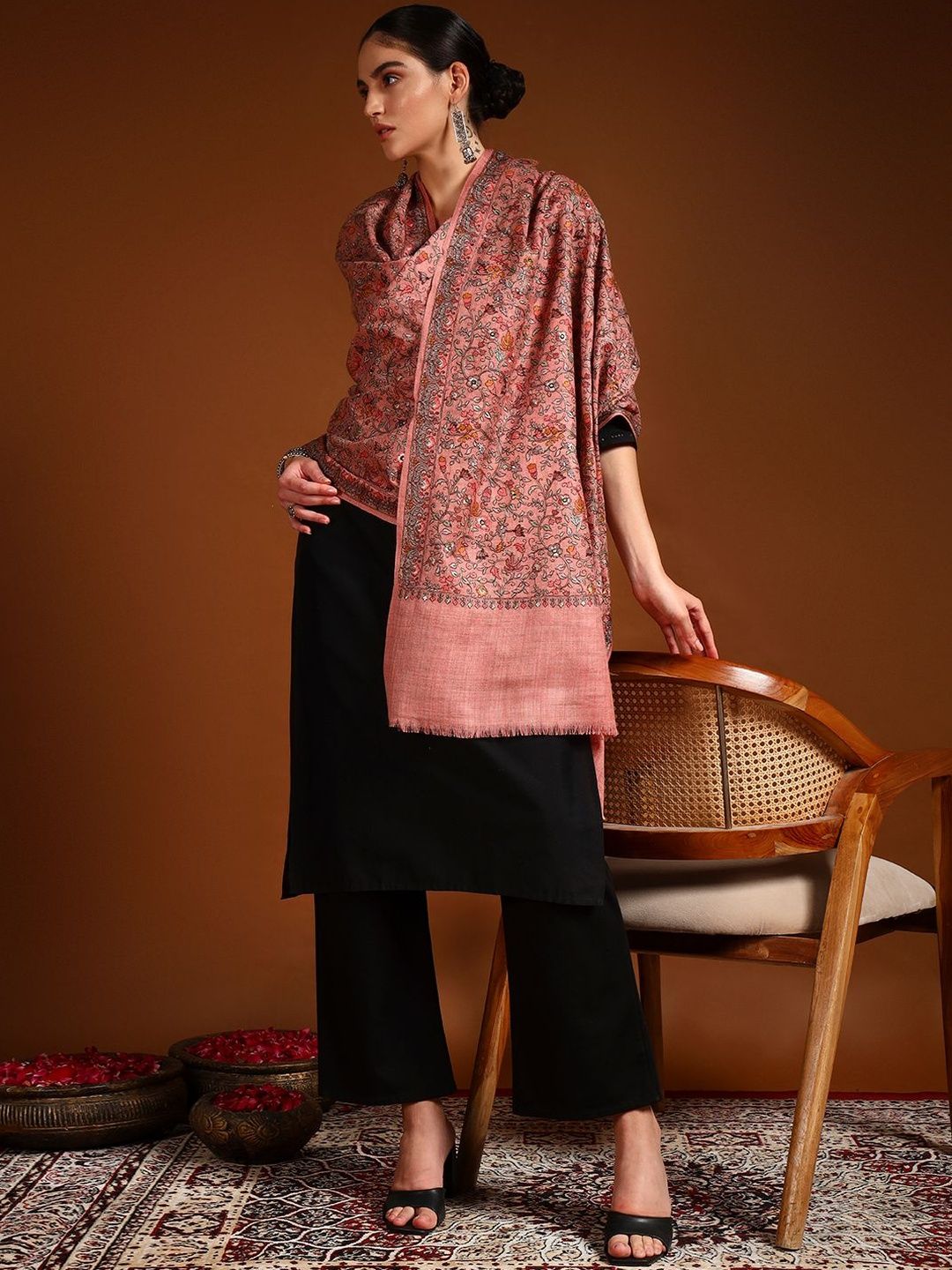 Dhiyona PA Women Floral Embroidered Shawl