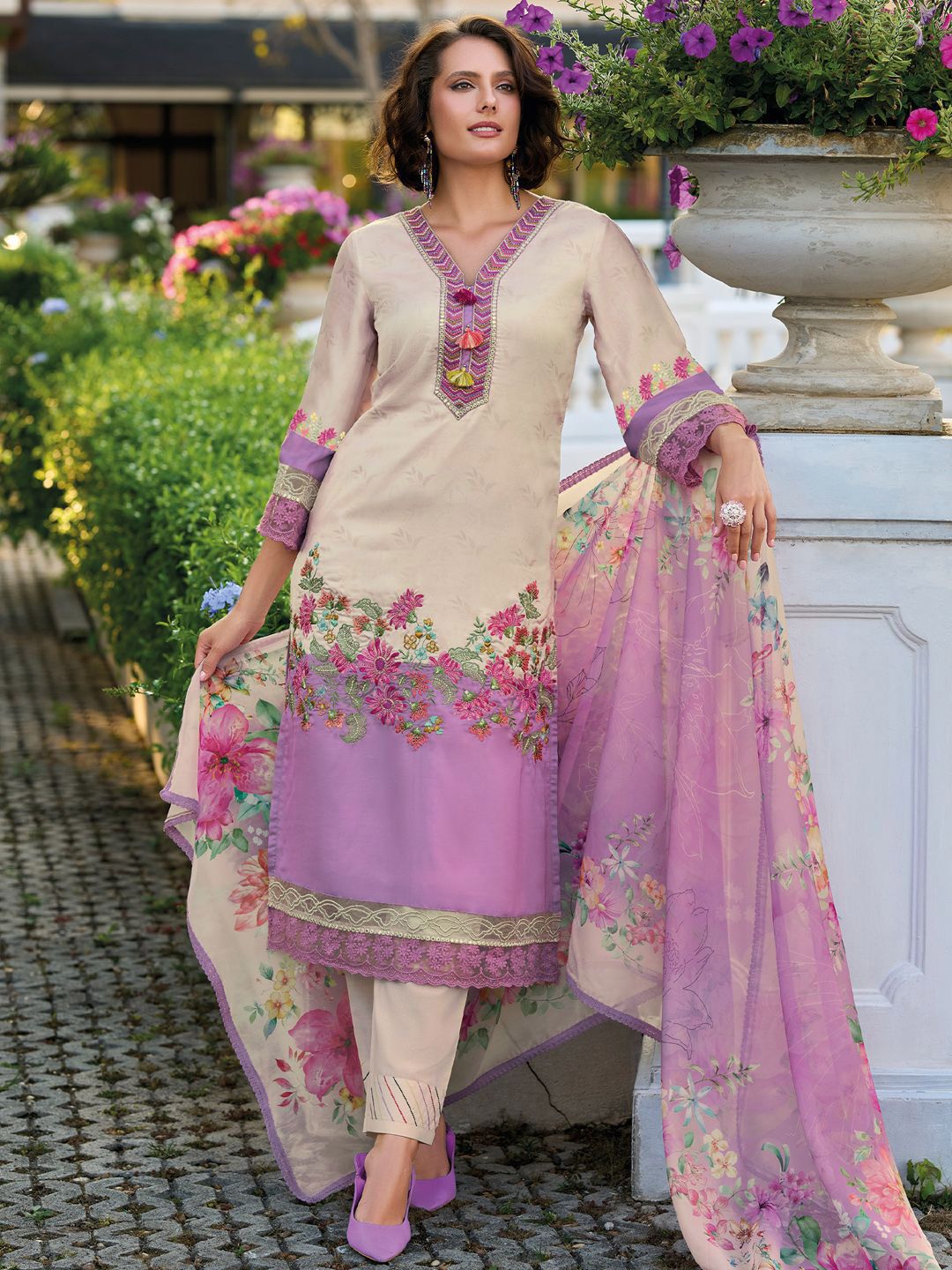 Dhiyona IE Women's Women Embroidered Kurta with Trousers & Dupatta