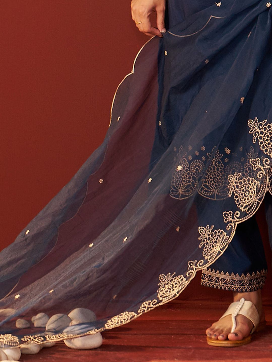 Women Ethnic Motifs Embroidered Regular Thread Work Kurta with Trousers & With Dupatta