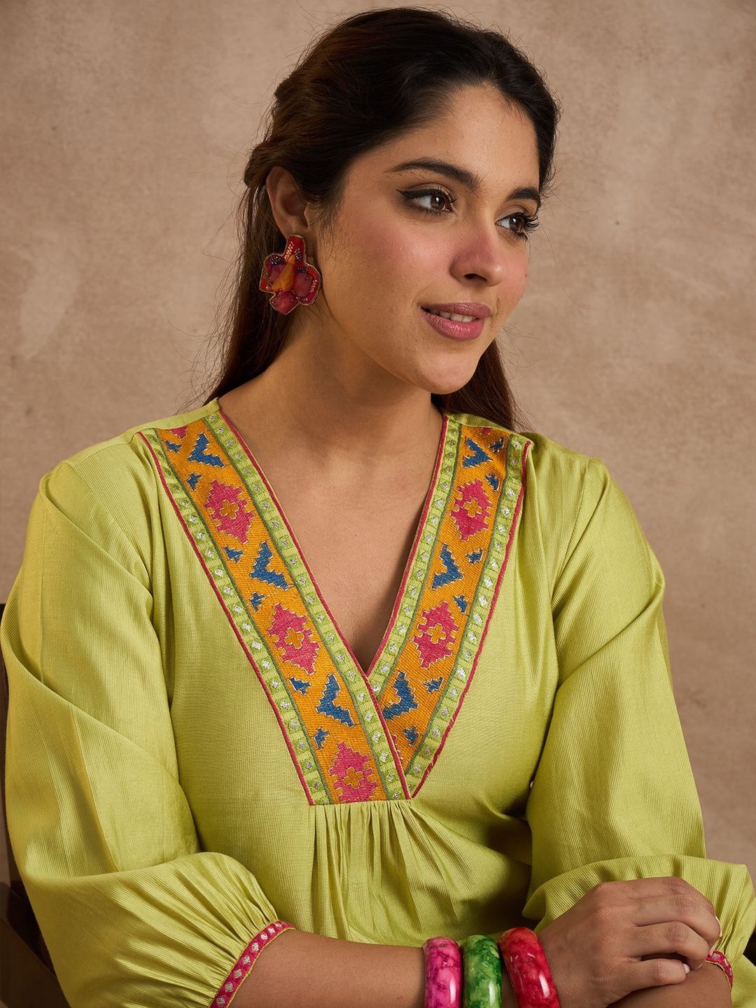Women Ethnic Motifs Embroidered Thread Work Liva Kurta with Trousers