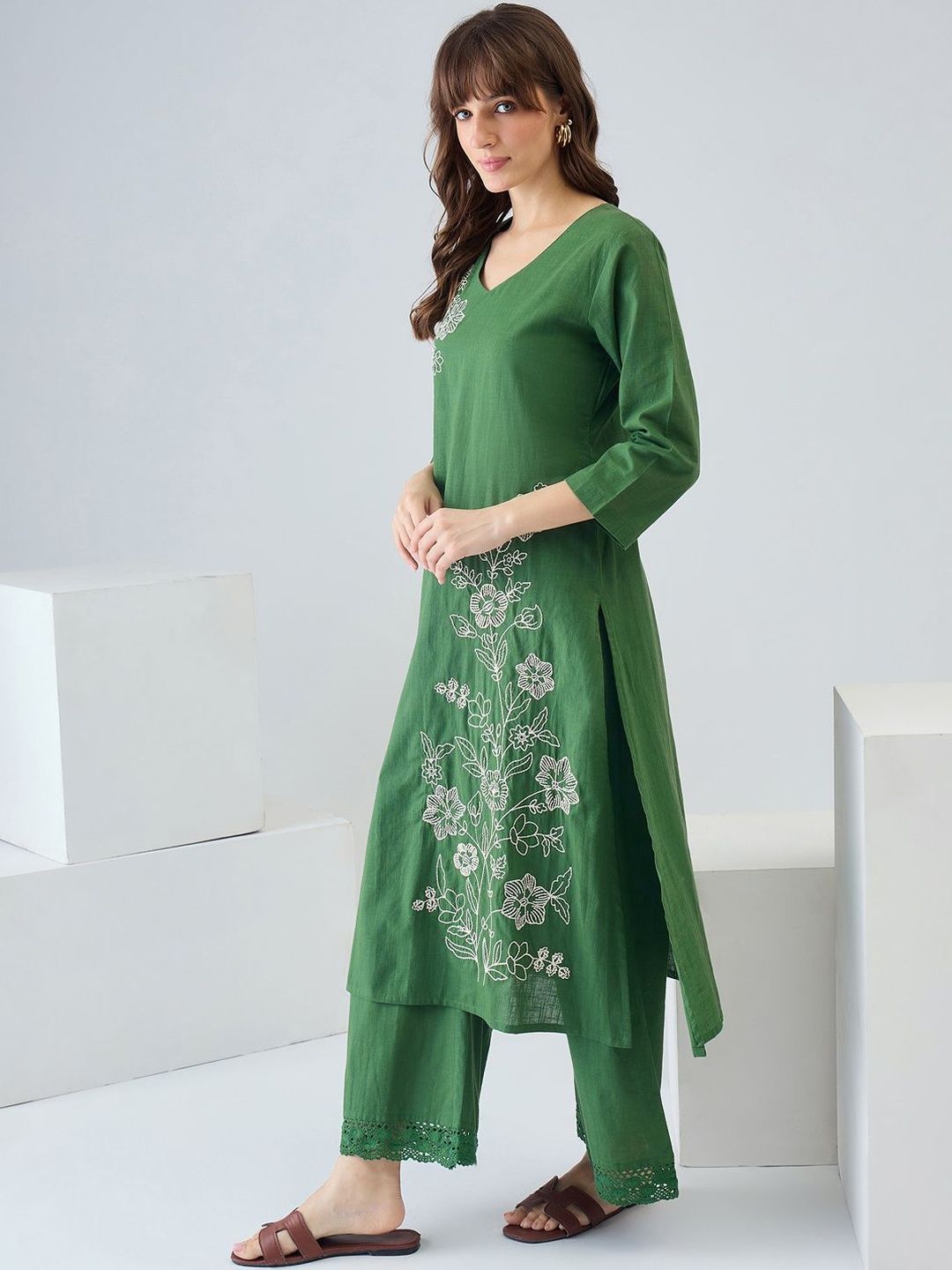 Dhiyona IE Women Floral Embroidered Regular Thread Work Pure Cotton Kurta with Palazzos