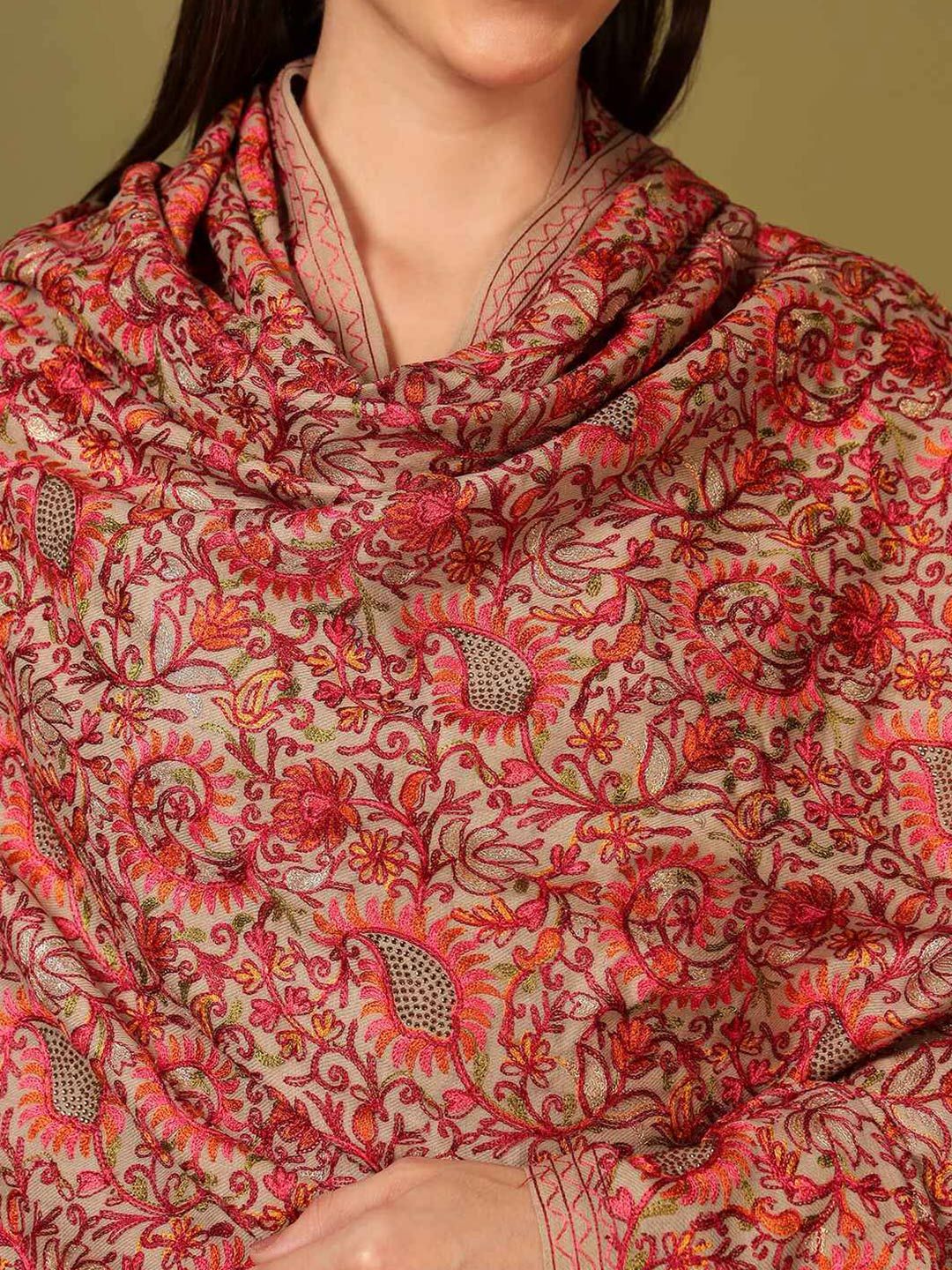 Dhiyona PA Floral And Paisley Embroidered Thread Work Woollen & Acrylic Shawl