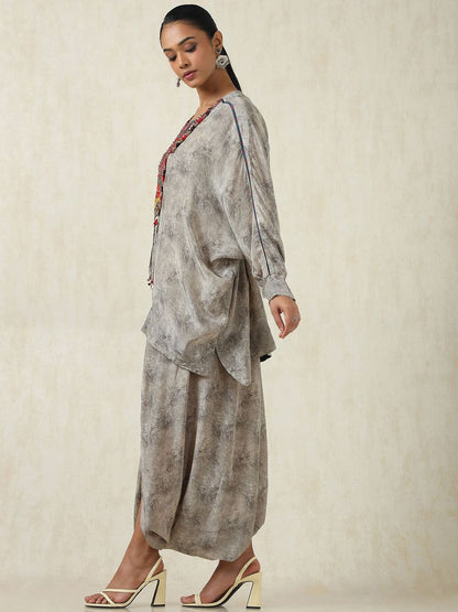 Dhiyona SO Women's Dyed Thread Work Round Neck Puffed Sleeves A-Line Kurta With Trousers