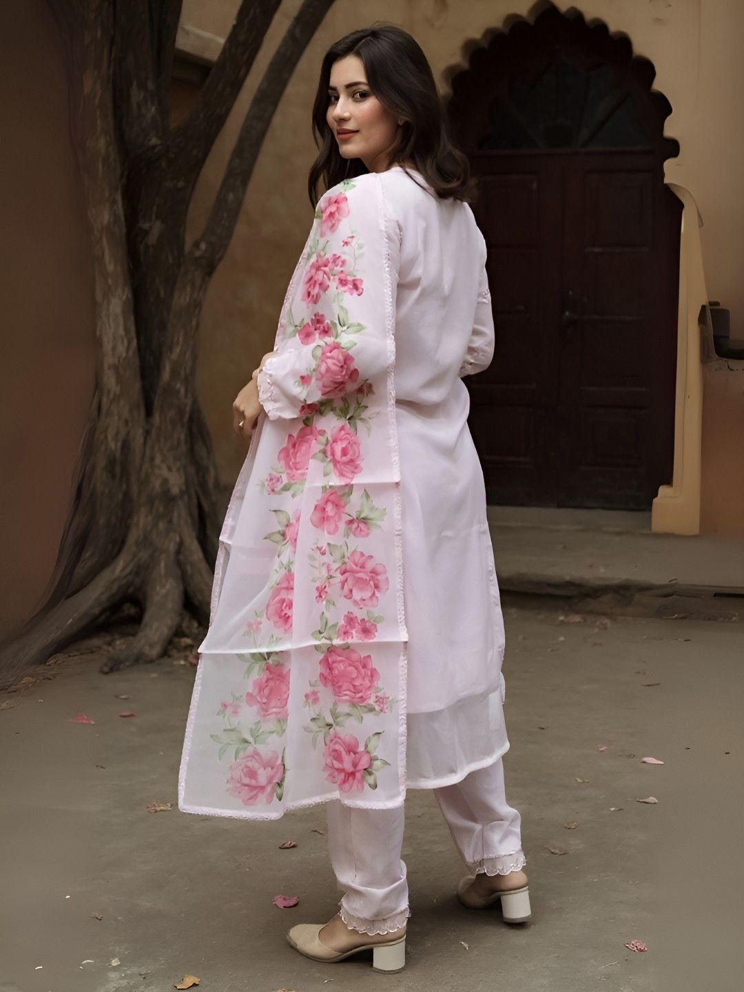 Dhiyona IE Women's Women Floral Embroidered Thread Work Kurta with Trousers & Dupatta