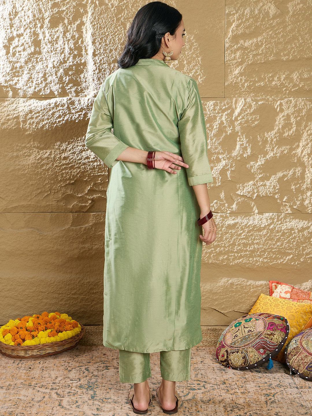 Women Floral Embroidered Regular Thread Work Kurta with Trousers