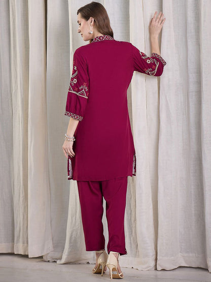 Women Ethnic Motifs Embroidered Thread Work Kurta With Trousers Kurta Sets
