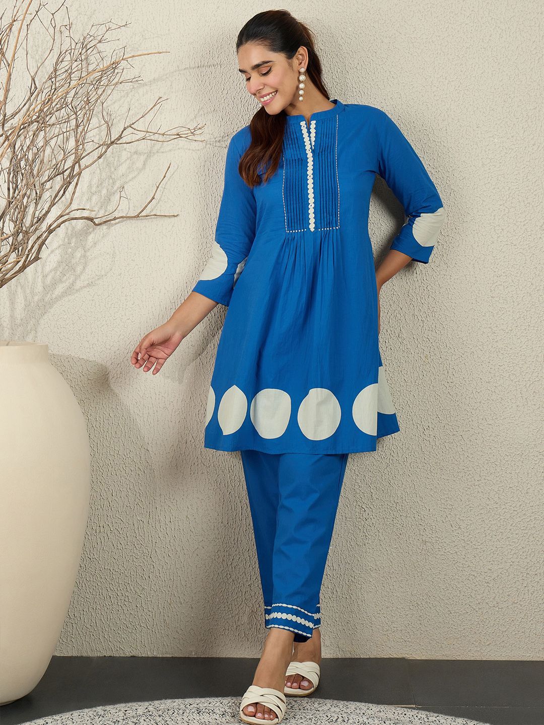 Women Printed Pleated Pure Cotton Kurta with Trousers
