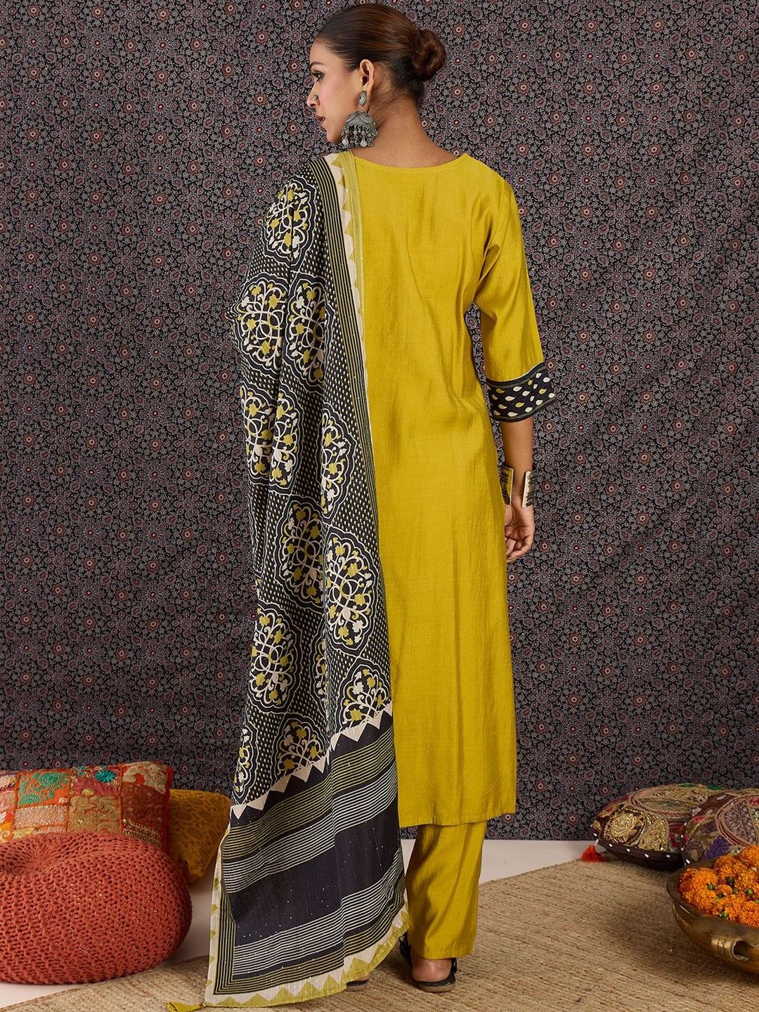 Women Ethnic Motifs Printed Regular Kurta with Trousers & With Dupatta