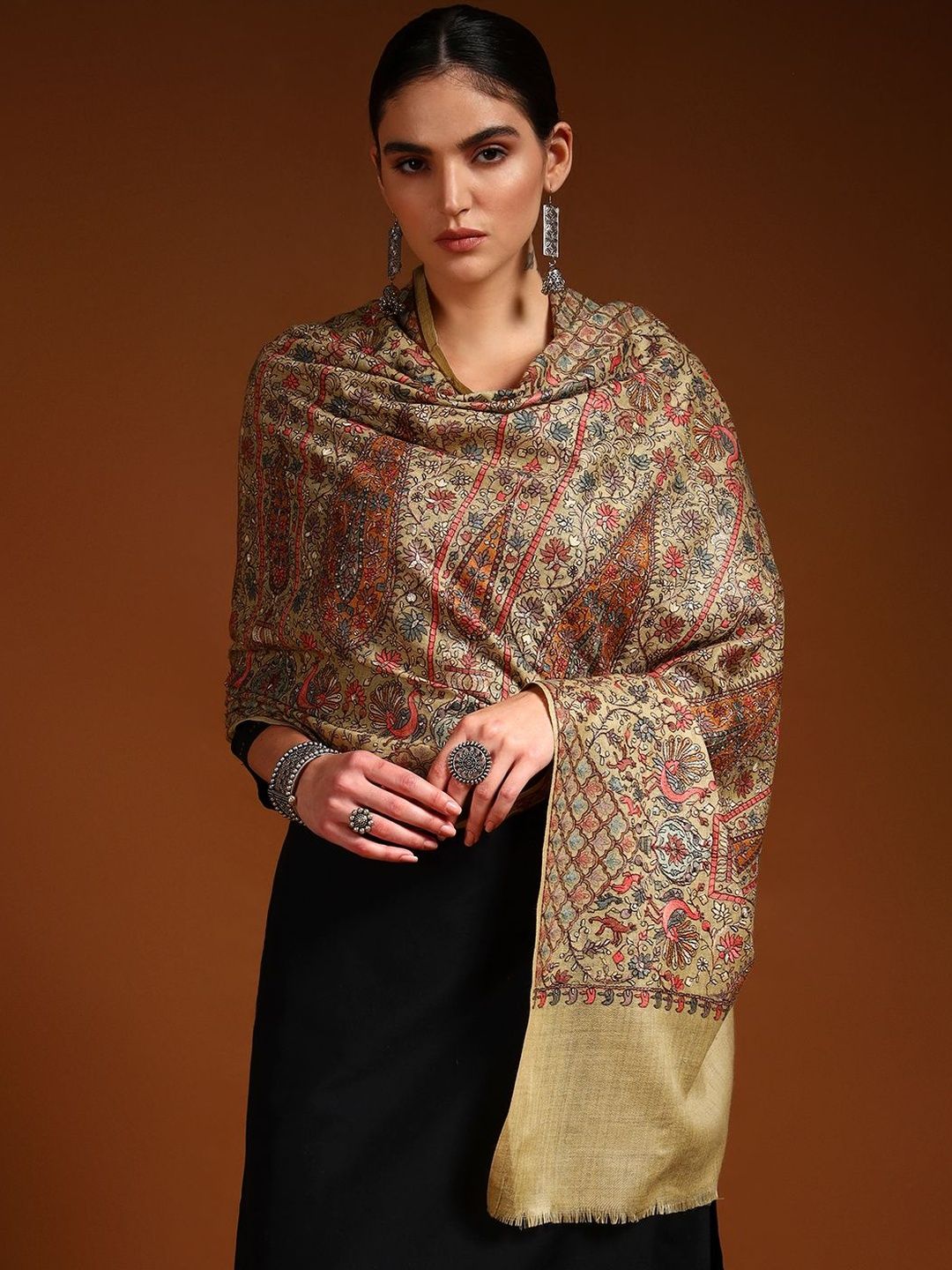 Dhiyona PA Women Floral Embroidered Shawl