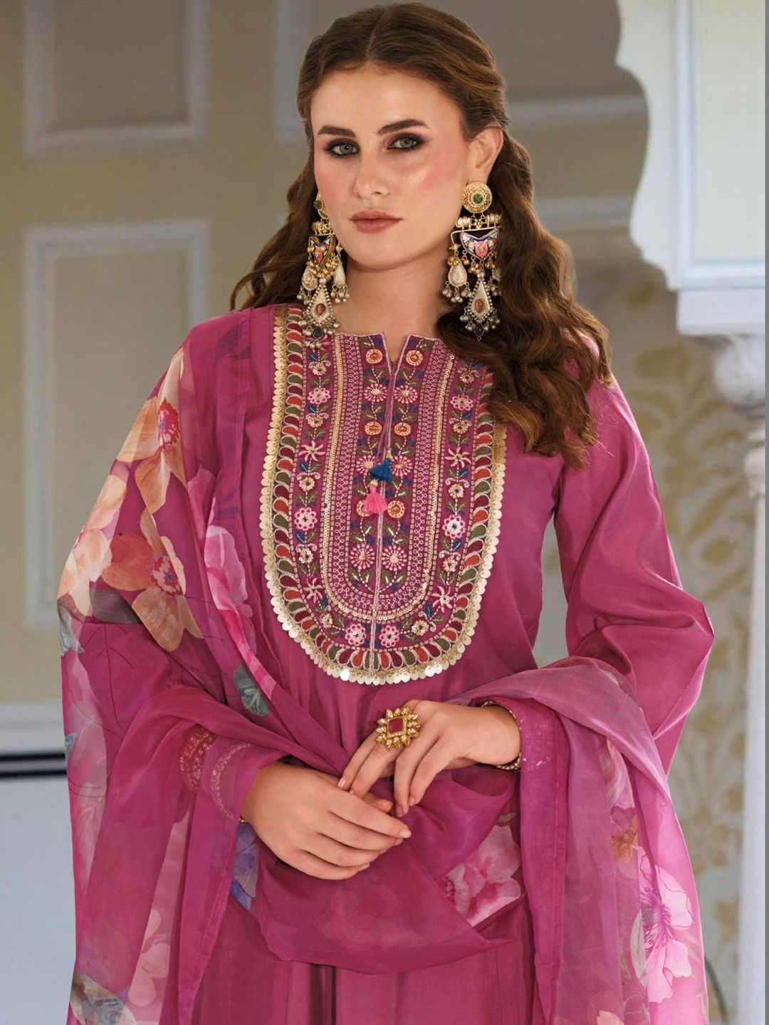 Women Floral Embroidered Regular Thread Work Kurta with Trousers & With Dupatta
