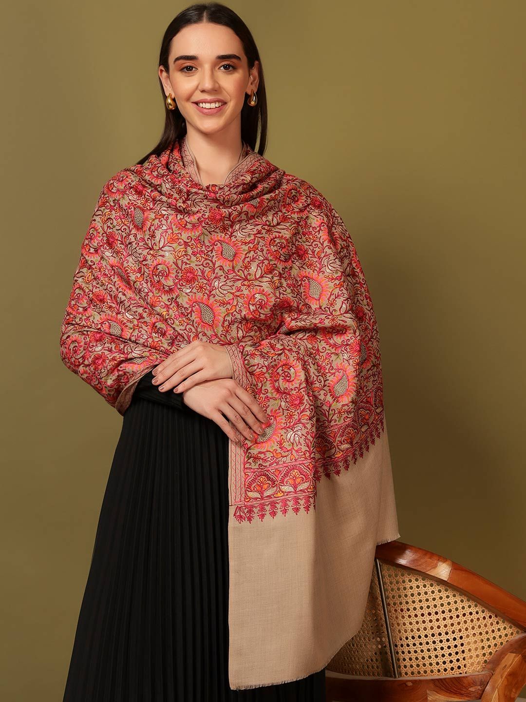 Dhiyona PA Floral And Paisley Embroidered Thread Work Woollen & Acrylic Shawl