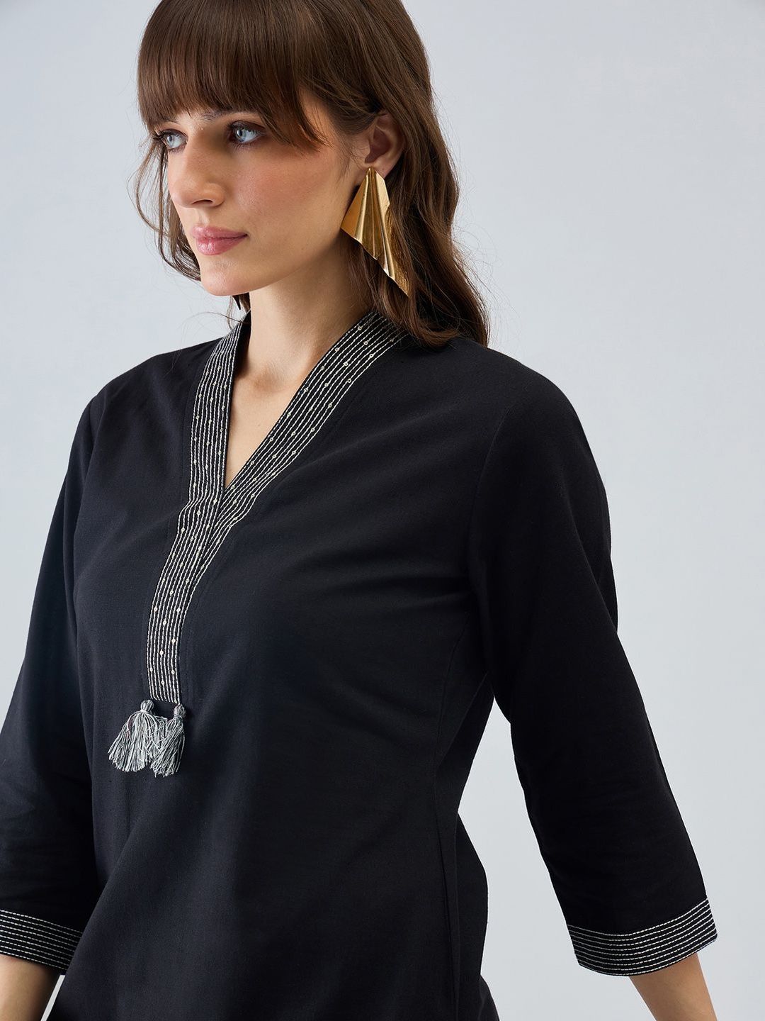 Women Printed Regular Thread Work Kurta with Trousers