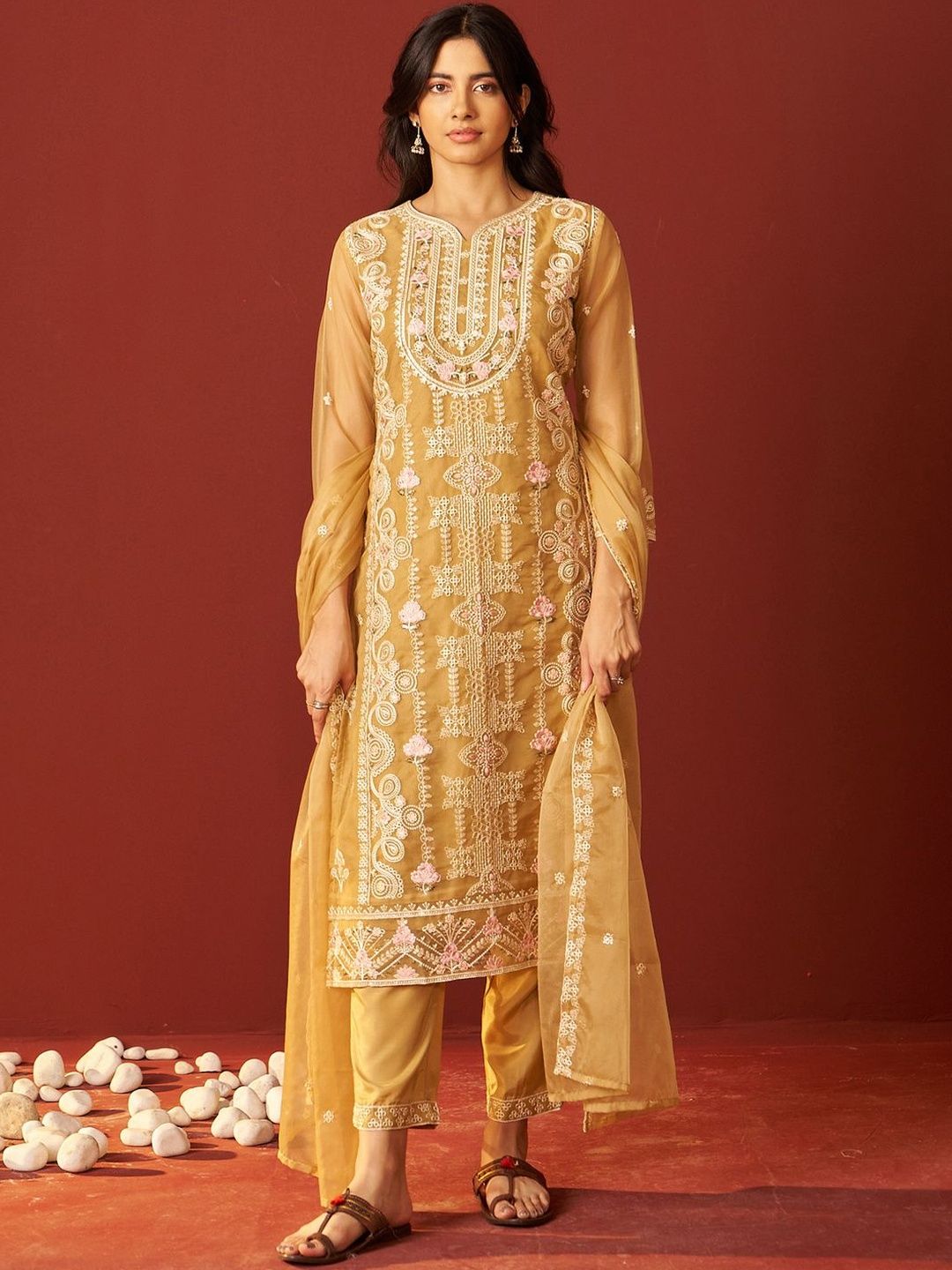 Floral Embroidered Straight V-Neck Thread Work Kurta & Trousers Dupatta