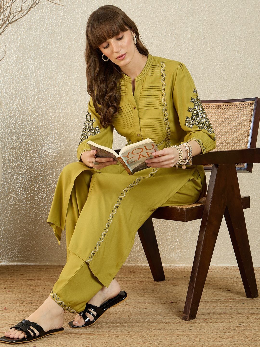 Dhiyona IE Ethnic Motifs Embroidered Thread Work Straight Kurta With Palazzos