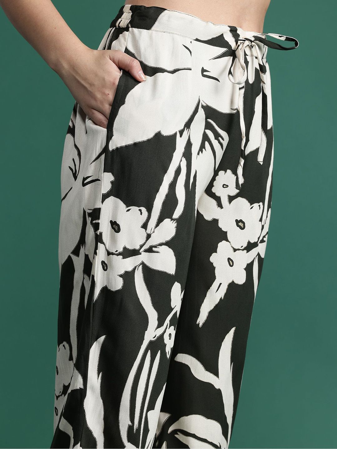 Dhiyona IE Floral Printed Three-Quarter Sleeves Tunic With Trouser