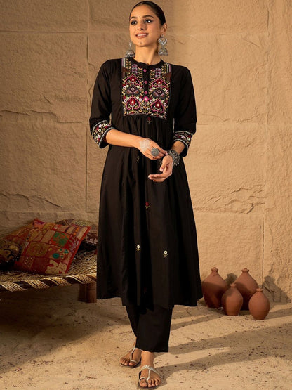 Women Ethnic Motifs Embroidered Thread Work Pure Cotton Kurta Set & Dupatta