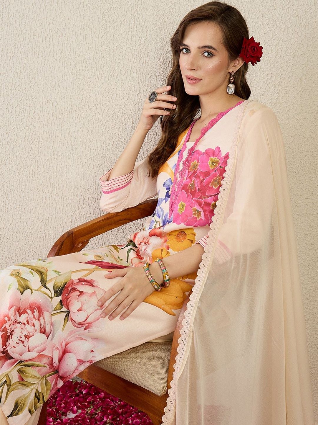 Women Floral Printed Regular Linen Kurta with Trousers & With Dupatta
