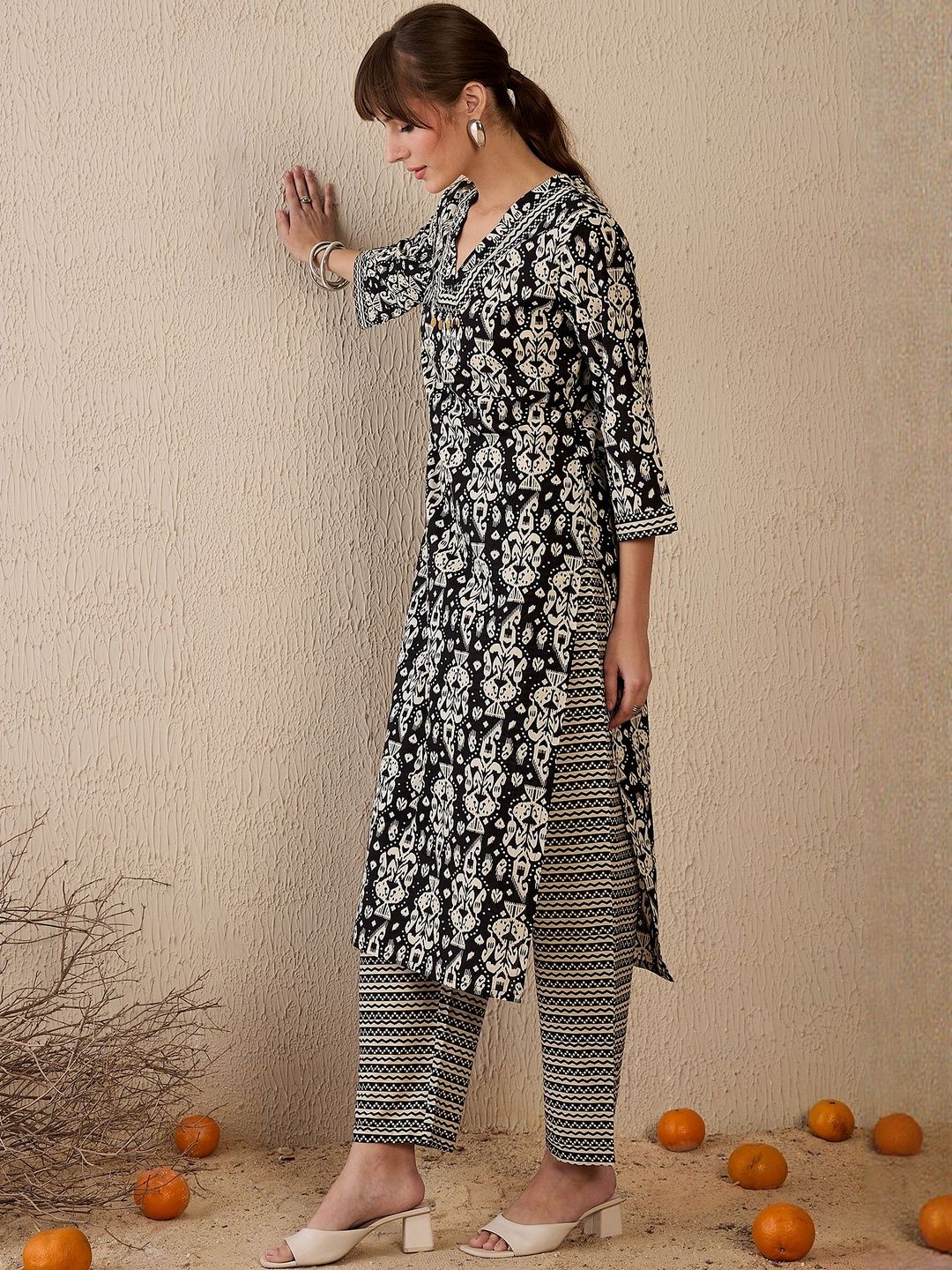 Women Ethnic Motifs Printed Cotton Kurta with Trousers