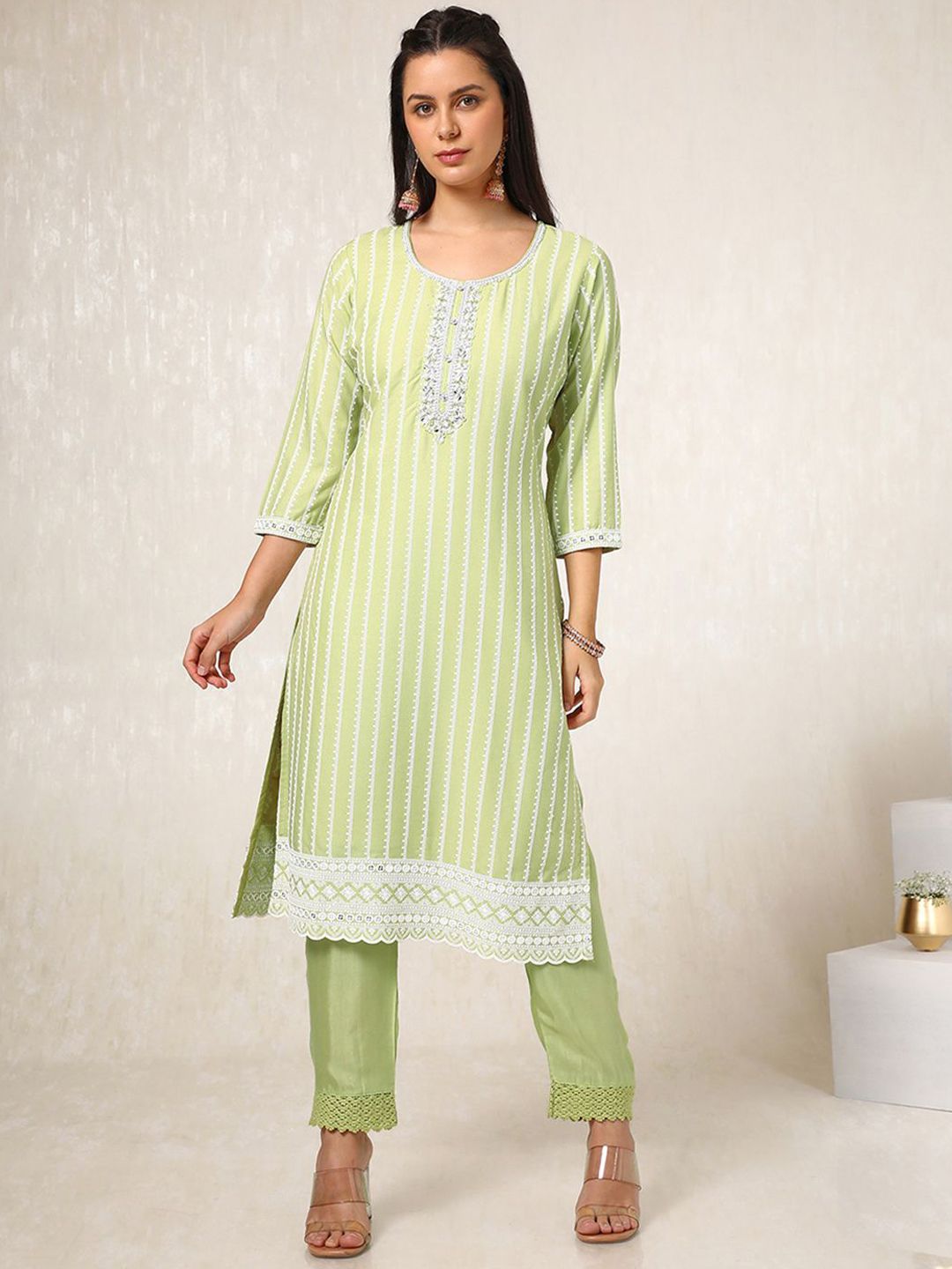 Dhiyona SO Women's Floral Embroidered Regular Thread Work Straight Kurta With Trouser With Dupatta