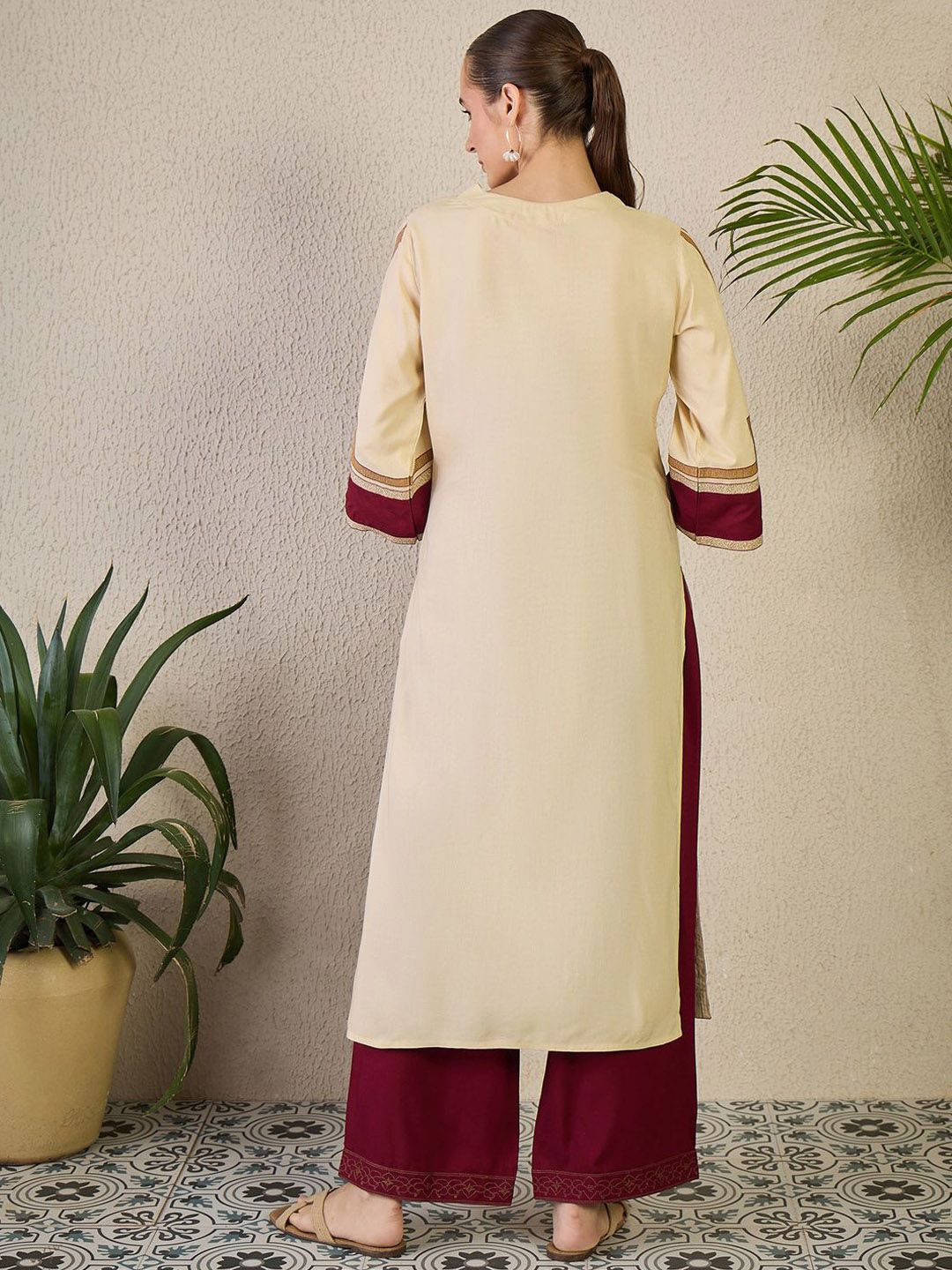 Women Ethnic Motifs Embroidered Regular Thread Work Kurta with Trousers