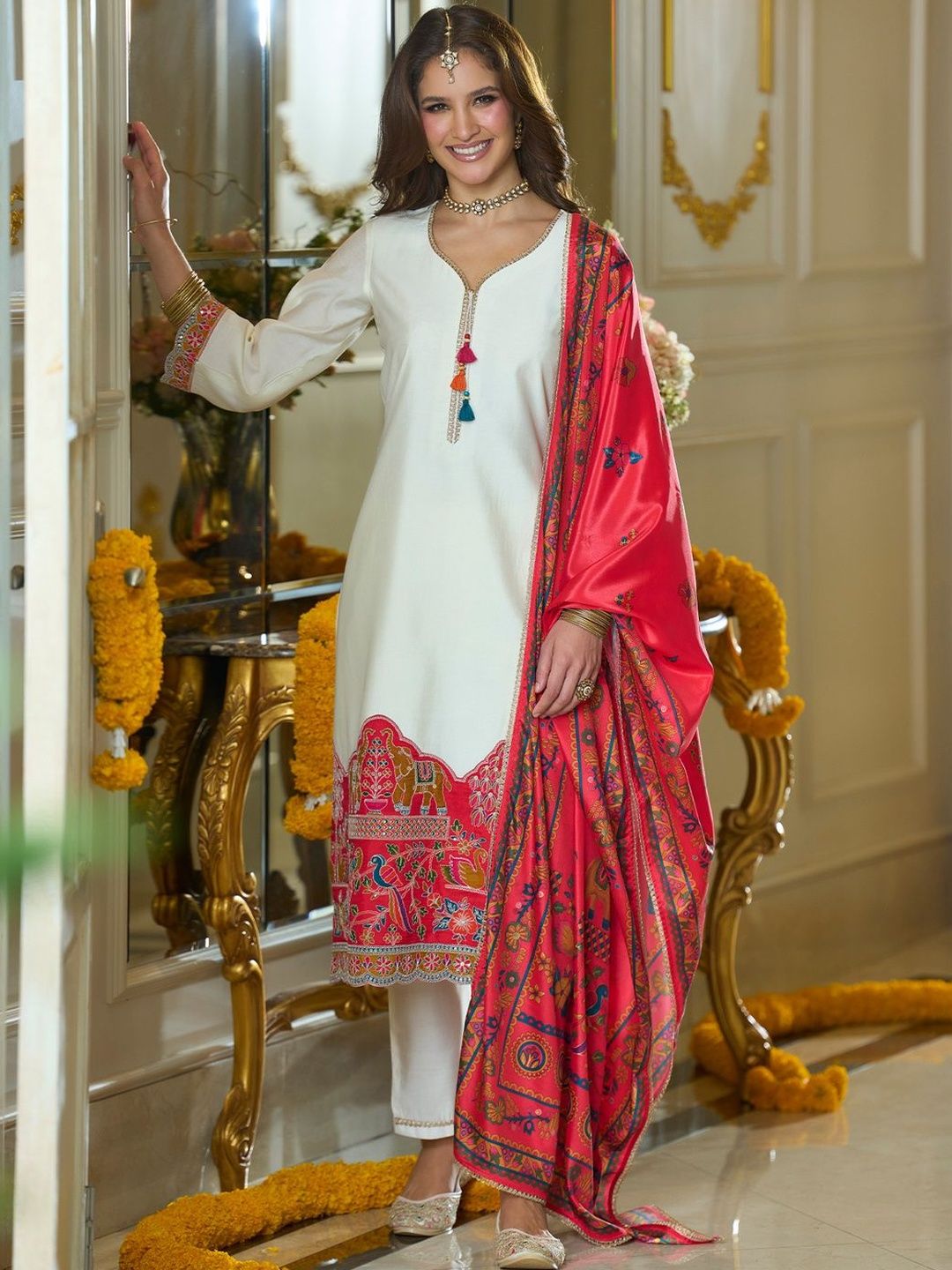 Women Ethnic Motifs Printed Kurta with Trousers & Dupatta