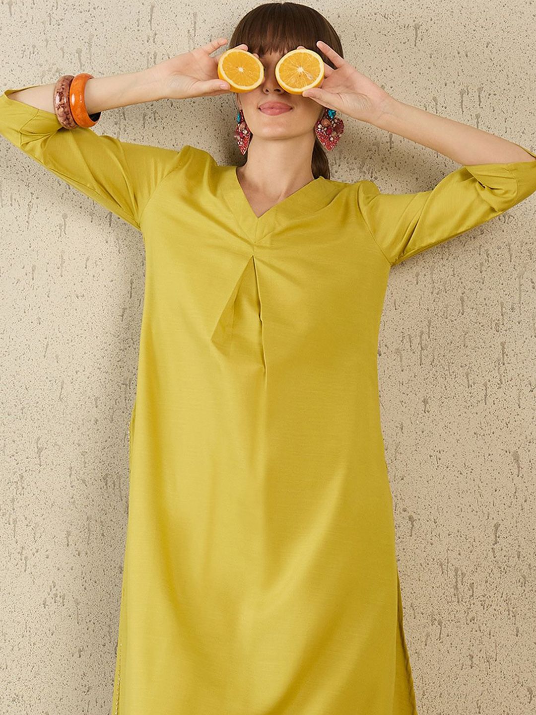 Dhiyona IE Women Solid Kurta with Trouser